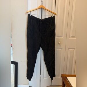 Old Navy lightweight black joggers in a breathable linen blend. L